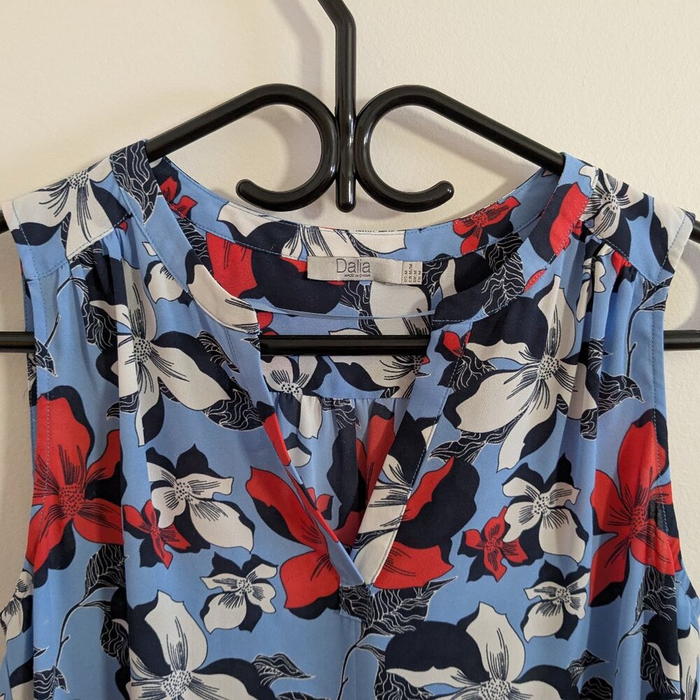 3 / 20$🇨🇦 Dalia Sleeveless Top – Size Medium